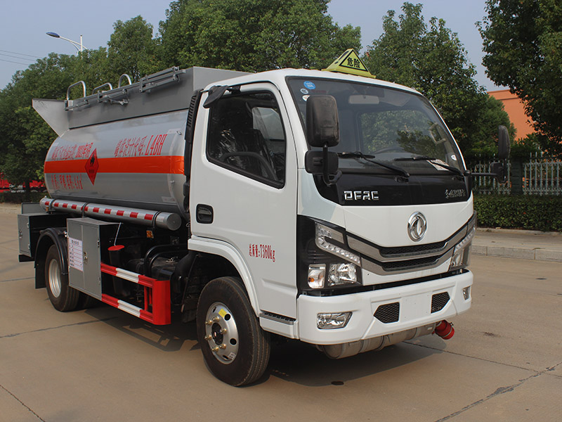 東風(fēng)多利卡4.6立方SCS5070GRYEQ6易燃液體罐式運輸車