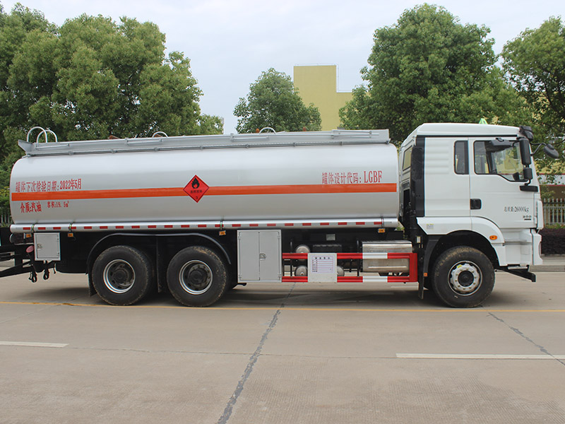 陜汽德龍19.5立方SCS5261GYYSX6運(yùn)油車